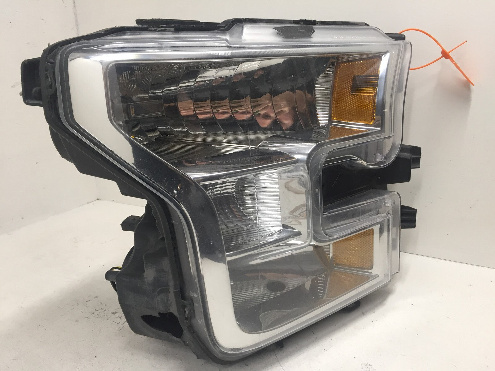 Halogen Headlight Damaged Passenger RH Ford F150 2015-2017 FL34-13005-A OEM