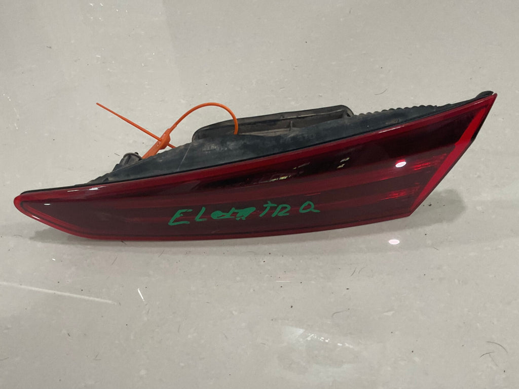 Tail light Damaged Right Passenger RH 2019-2020 Hyundai Elantra 92404-F3500 OEM