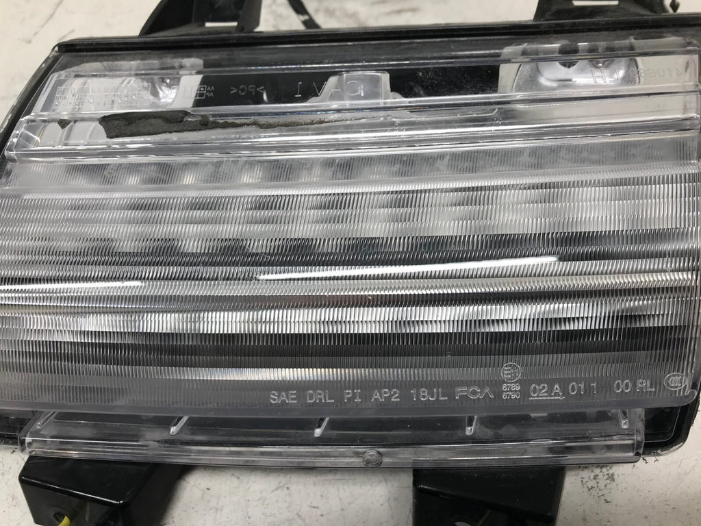 Tail light Damaged Driver LH Left 18-25 Wrangler JL Gladiator 55112885AG OEM