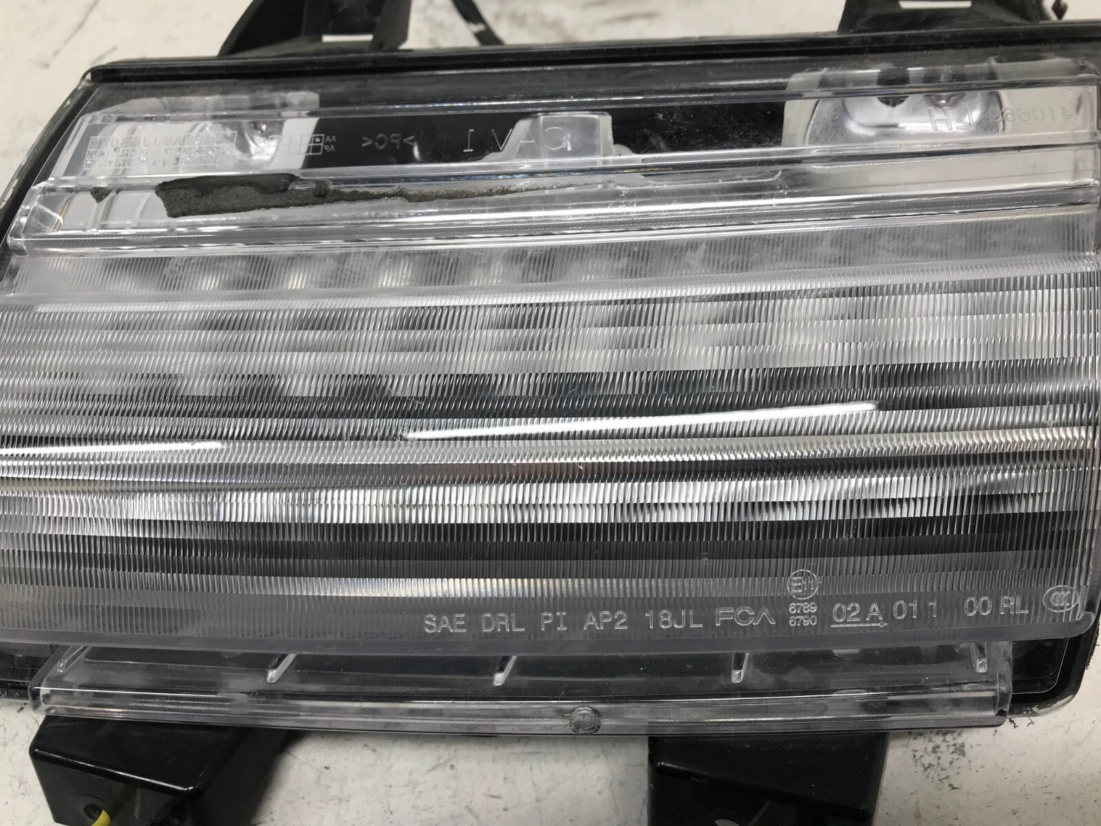 Tail light Damaged Driver LH Left 18-25 Wrangler JL Gladiator 55112885AG OEM
