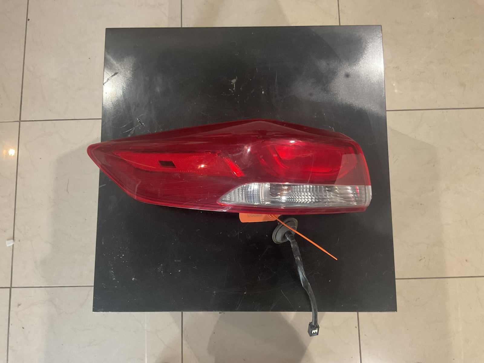 Tail Light Left Driver LH Hyundai Elantra 17-20 92401+F2000 OEM