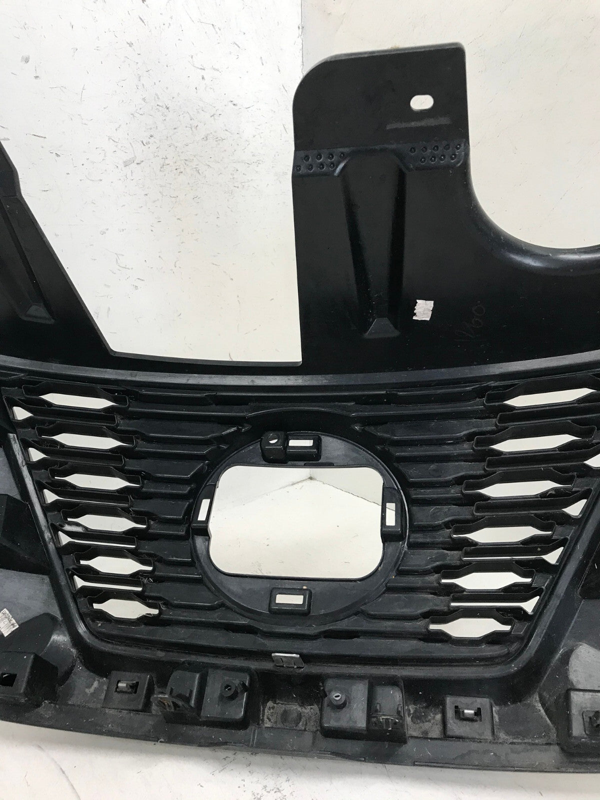 Grille Grill 2016-2018 Nissan Rogue 62310-5HR0A OEM