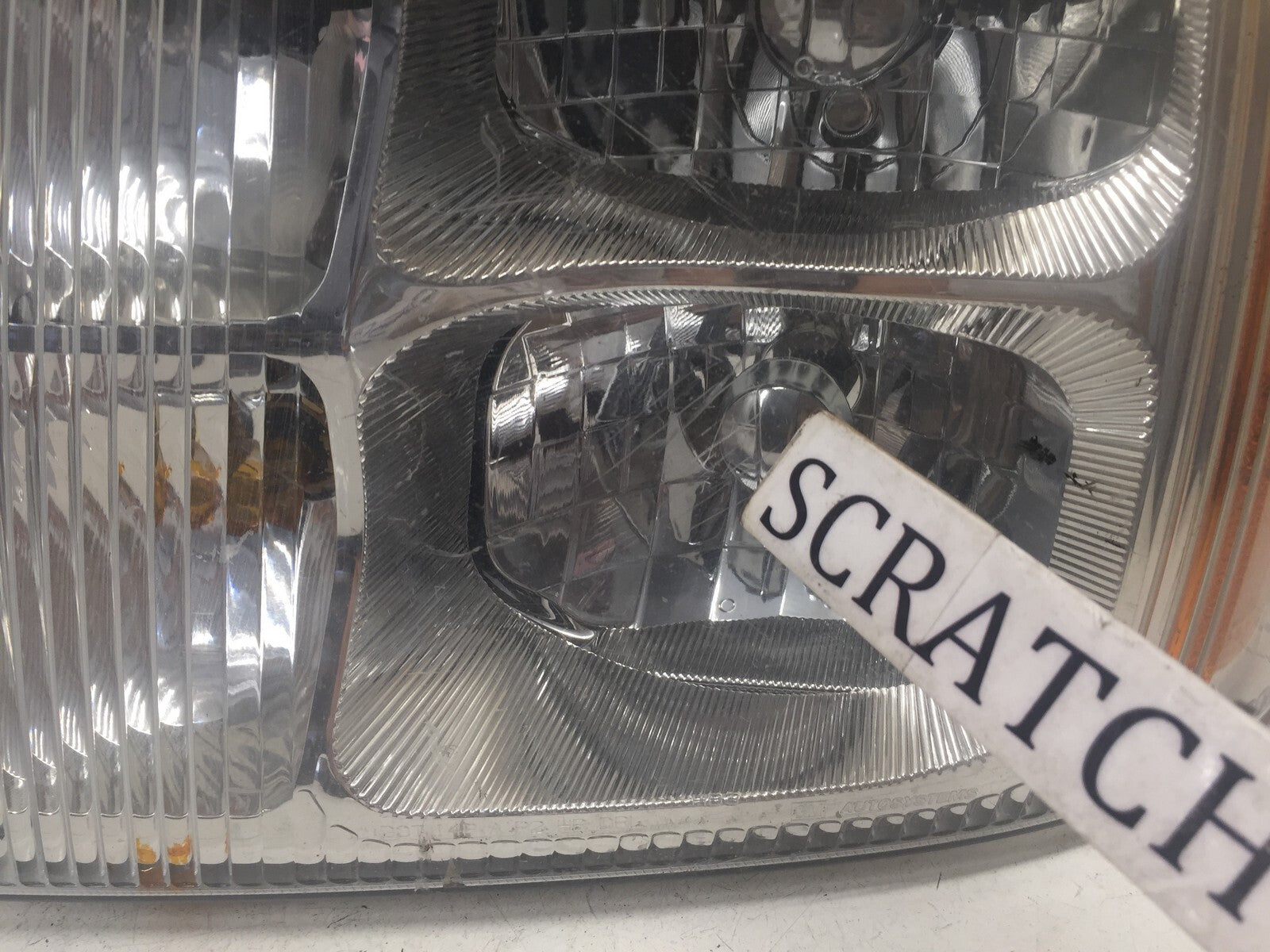 Headlight Damaged Driver Left LH Cadillac Escalade EXT 2003-2006 21995477 OEM
