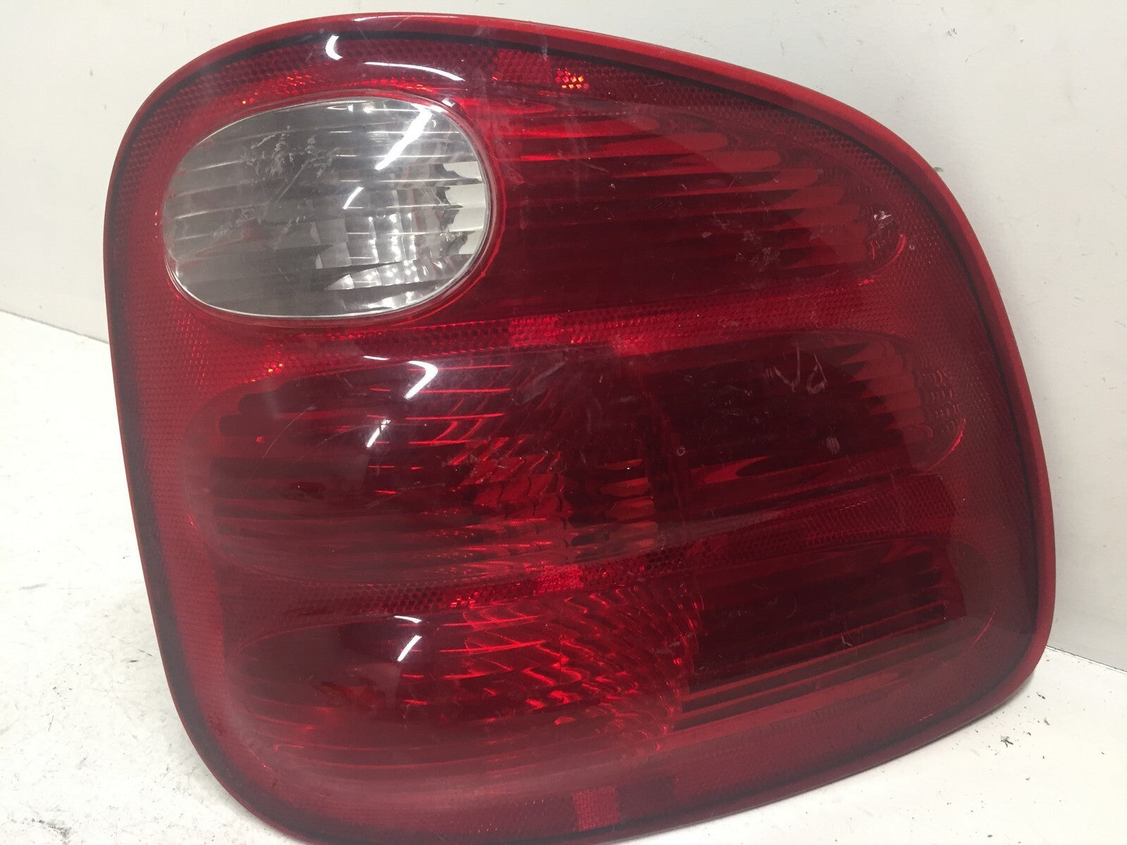 Tail light Damaged Taillight Right RH Ford F 150 2000-2004 YL3X-13440-A OEM2