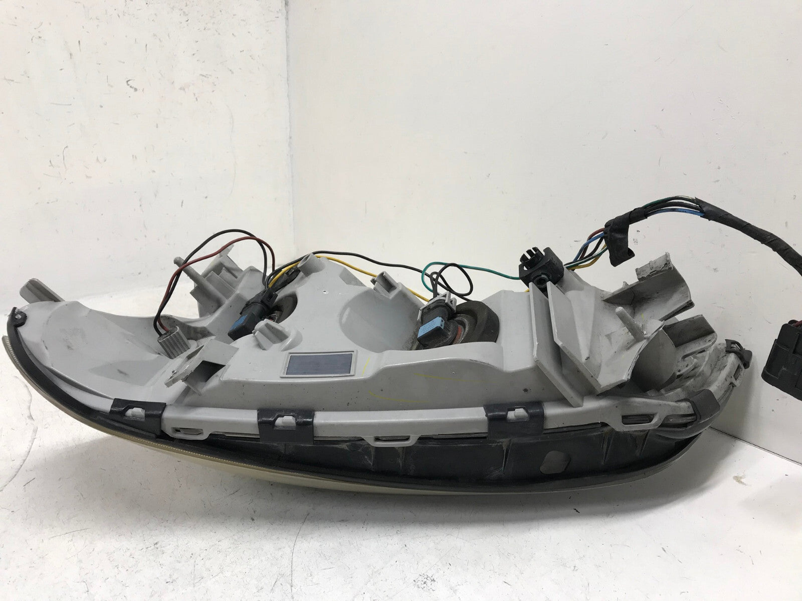 Headlight Damaged Right RH Passenger Chevy Malibu 2008-2012 16580006-B OEM