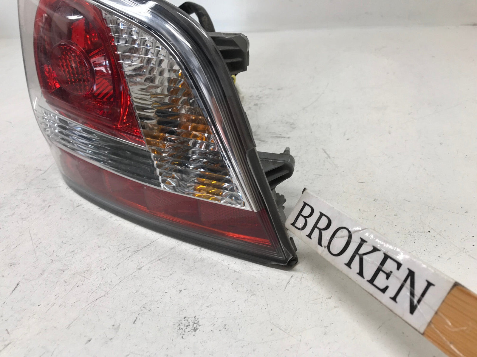 Tail light Damaged LH Driver 14-2015 Nissan Altima Standard Type 265559HM0A OEM