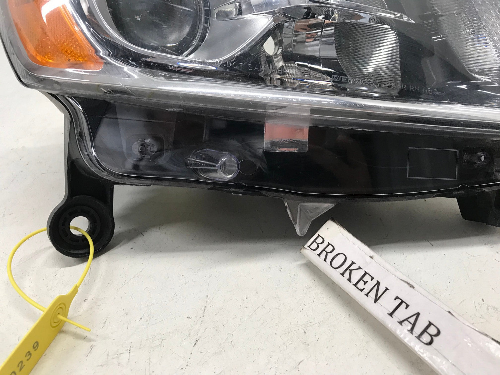 Headlight Damaged Right RH Passenger 2014-2016 Jeep Grand Cherokee CAPA