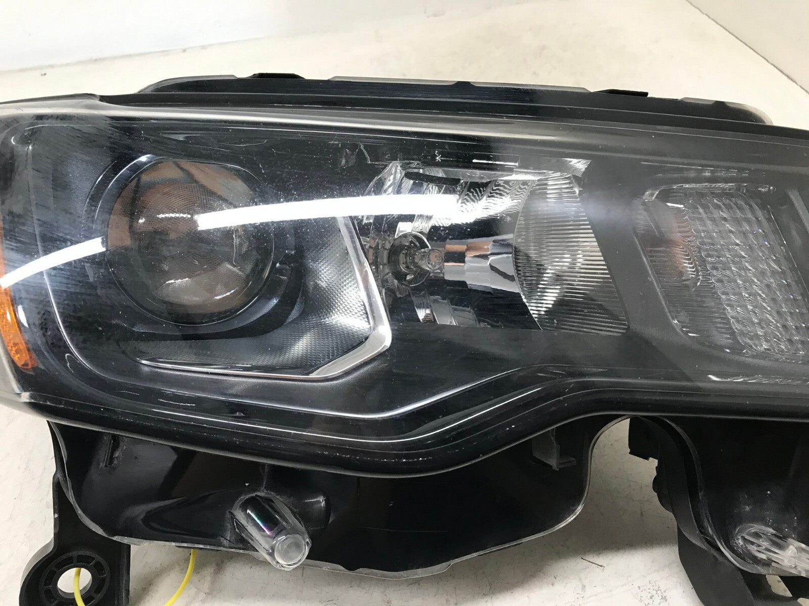 Headlight Damaged Jeep Grand Cherokee Passenger Side RH 2017-2018 68266646AD OEM