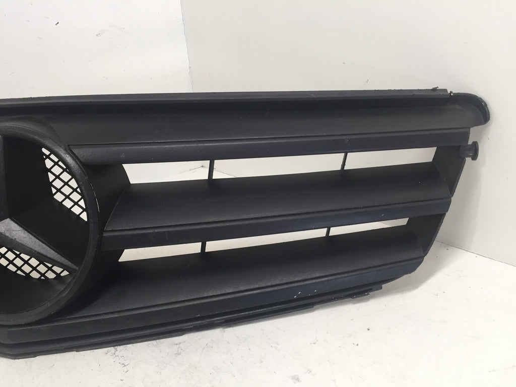 Grille Grill Mercedes C Class C250 C300 2008-2012 A2048800023 OEM
