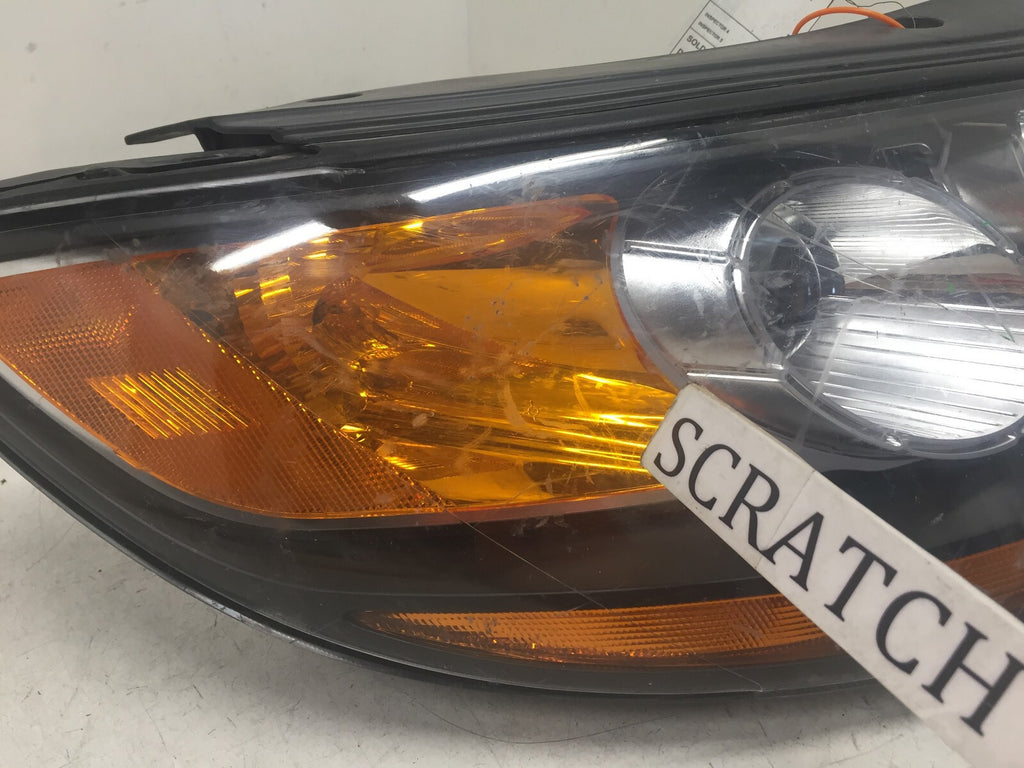 Headlight Damaged Passenger Side RH Hyundai Santa Fe 2010-2012 92102-0W100 OEM