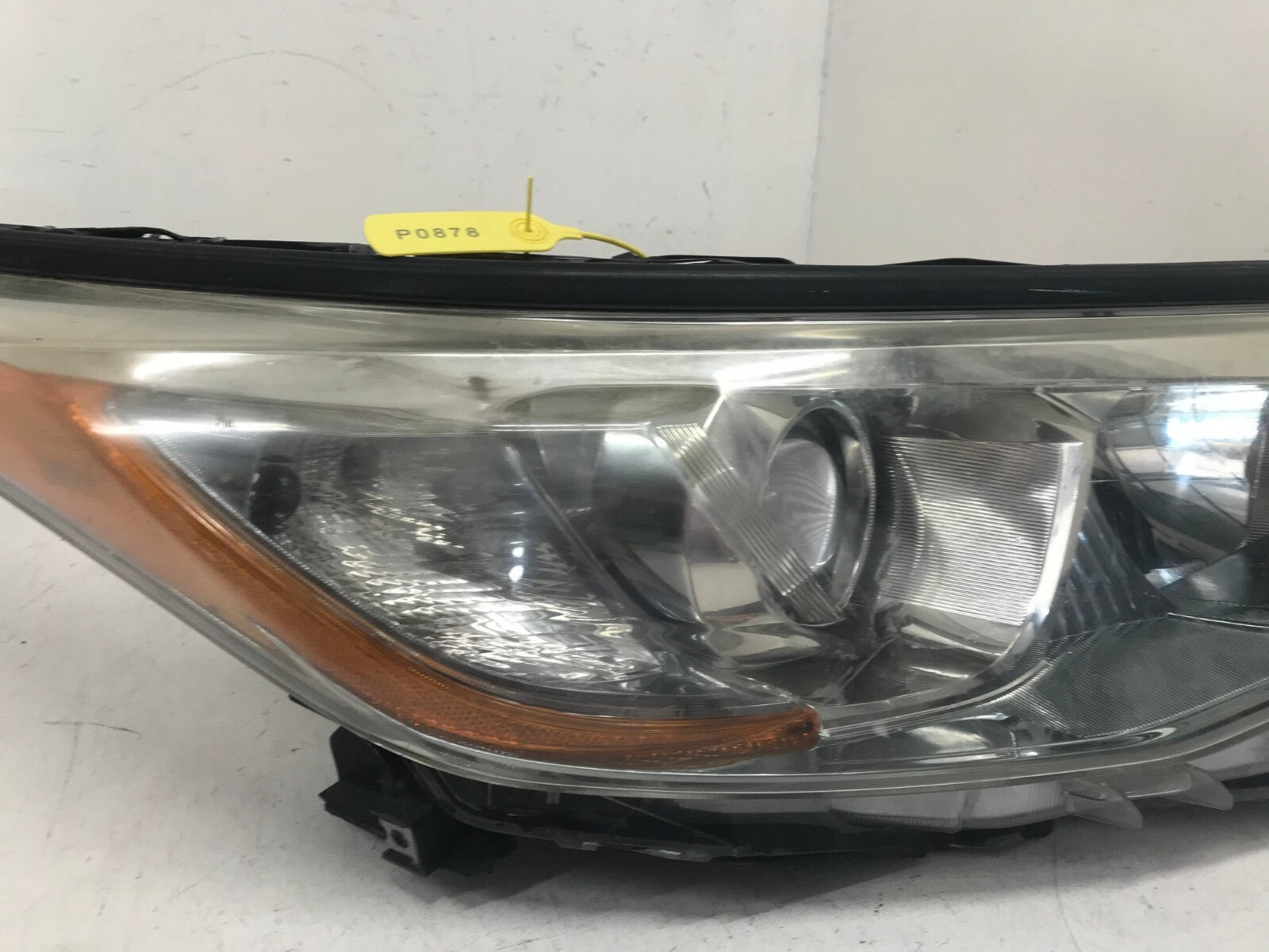 Headlight Damaged Right RH Toyota Highlander LE XLE 2014-2016 81110-0E250 OEM