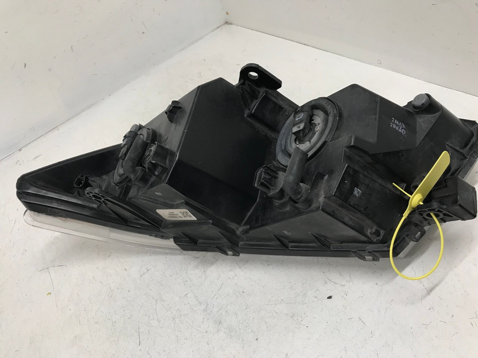 Headlight Damaged Right passenger RH Dodge Journey 2009-2022 05116288AD OEM