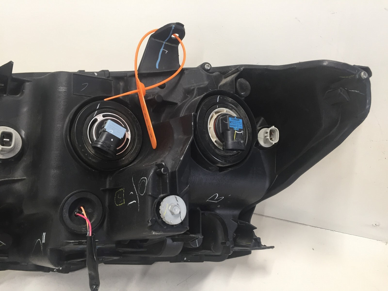 Headlight Damaged Right Passenger RH Toyota Tacoma 2016-2019 81110-04270 OEM