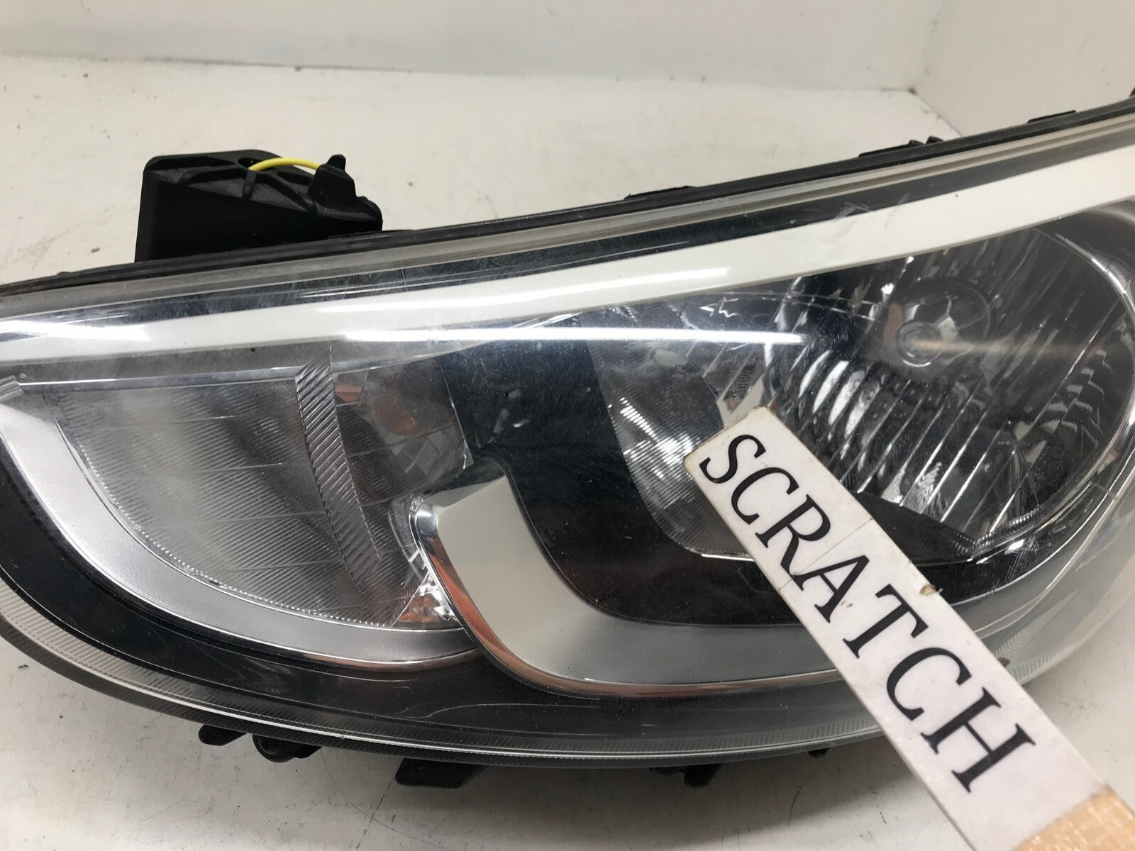 Headlight Damaged Halogen LH Driver Hyundai Accent 2015-2017 92101-1R710 OEM