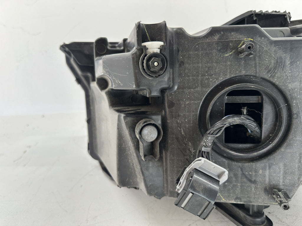 Headlight Damaged Passenger RH 2021 22 2023 Jeep Grand Cherokee 68584658AC OEM