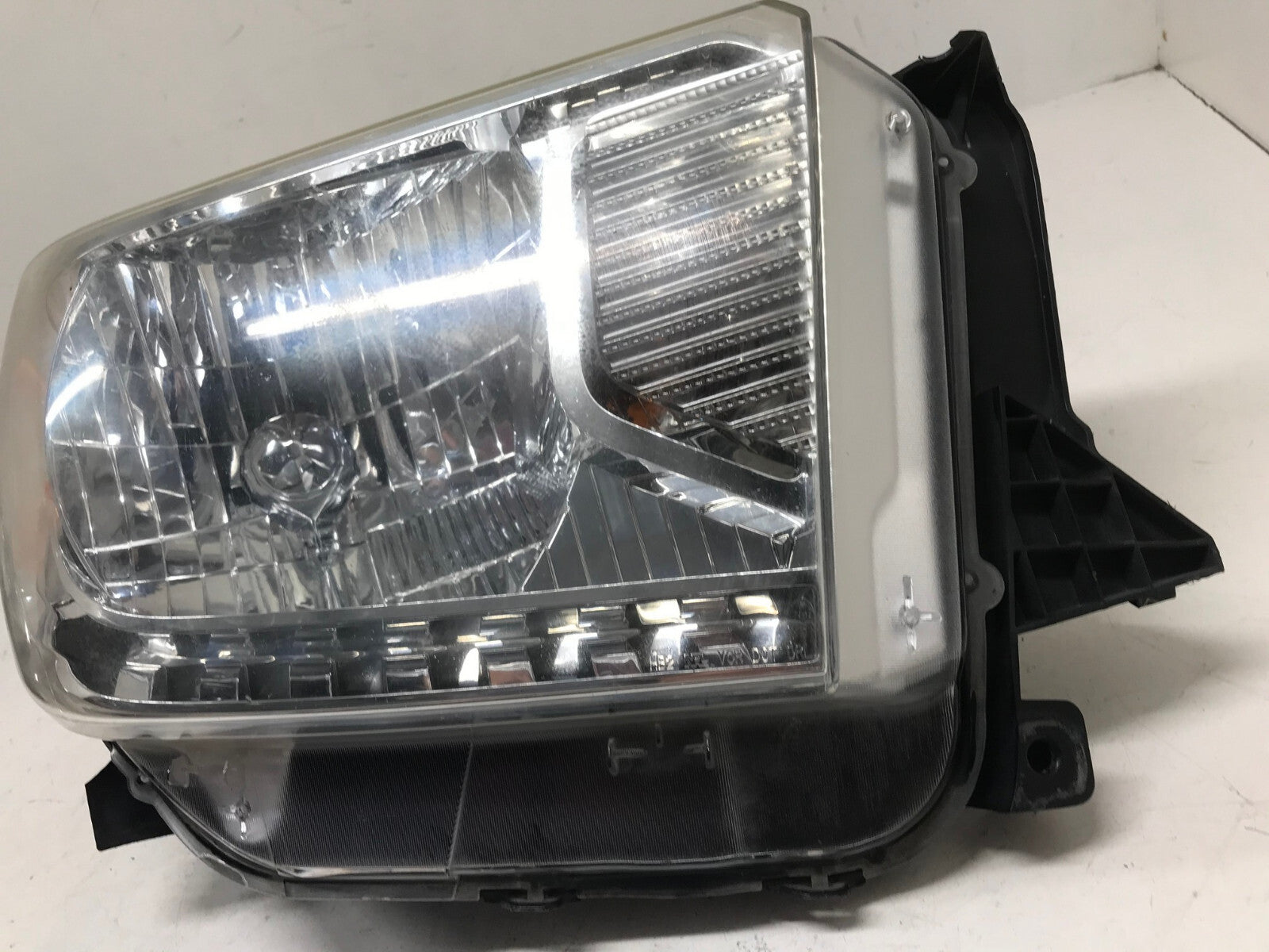 Headlight Damaged Right RH Passenger Toyota Tundra 2014-2017 OEM OEM