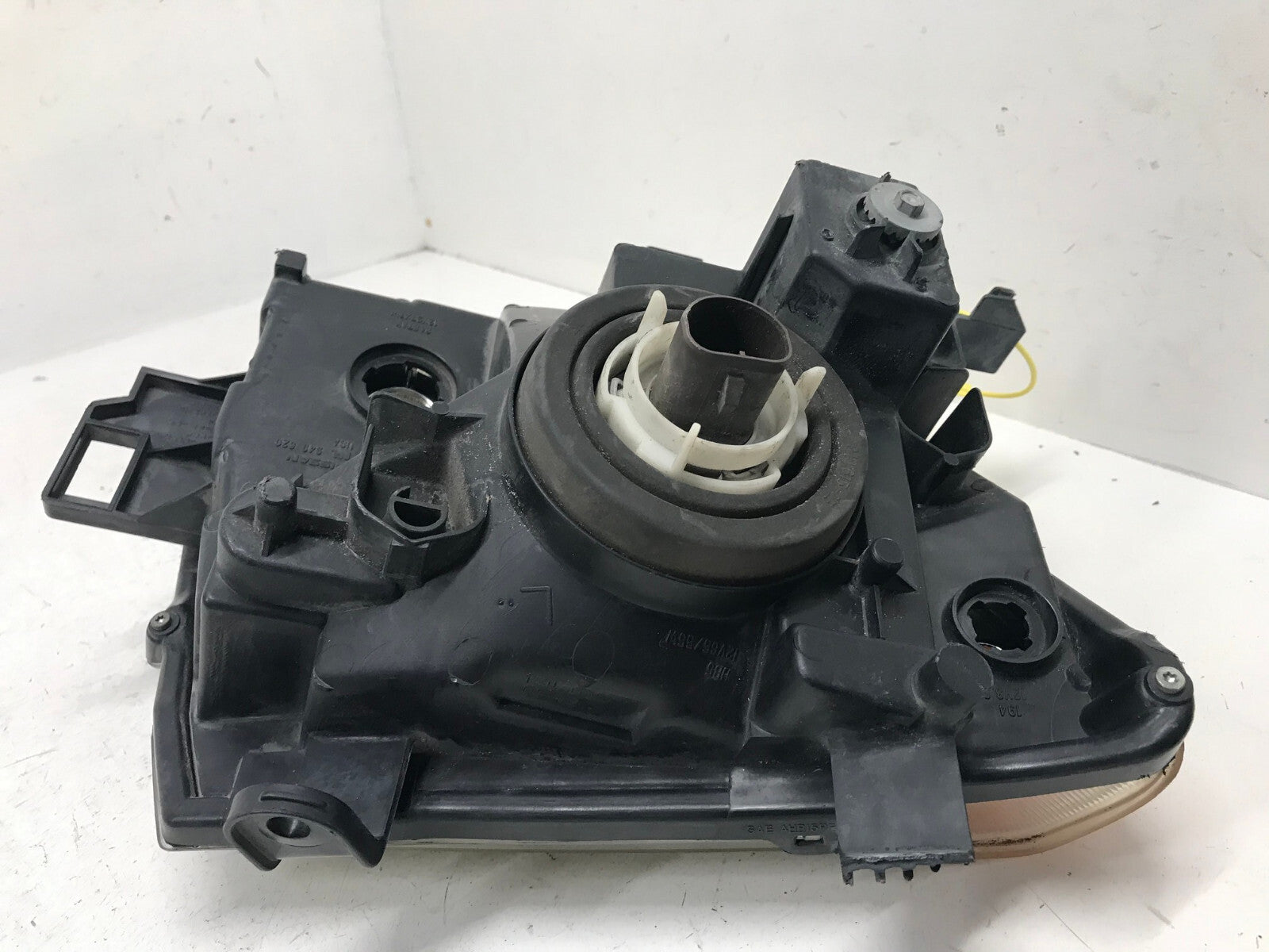 Headlight Damaged Left Driver LH Nissan Xterra 2005-2015 26060EA025 OEM