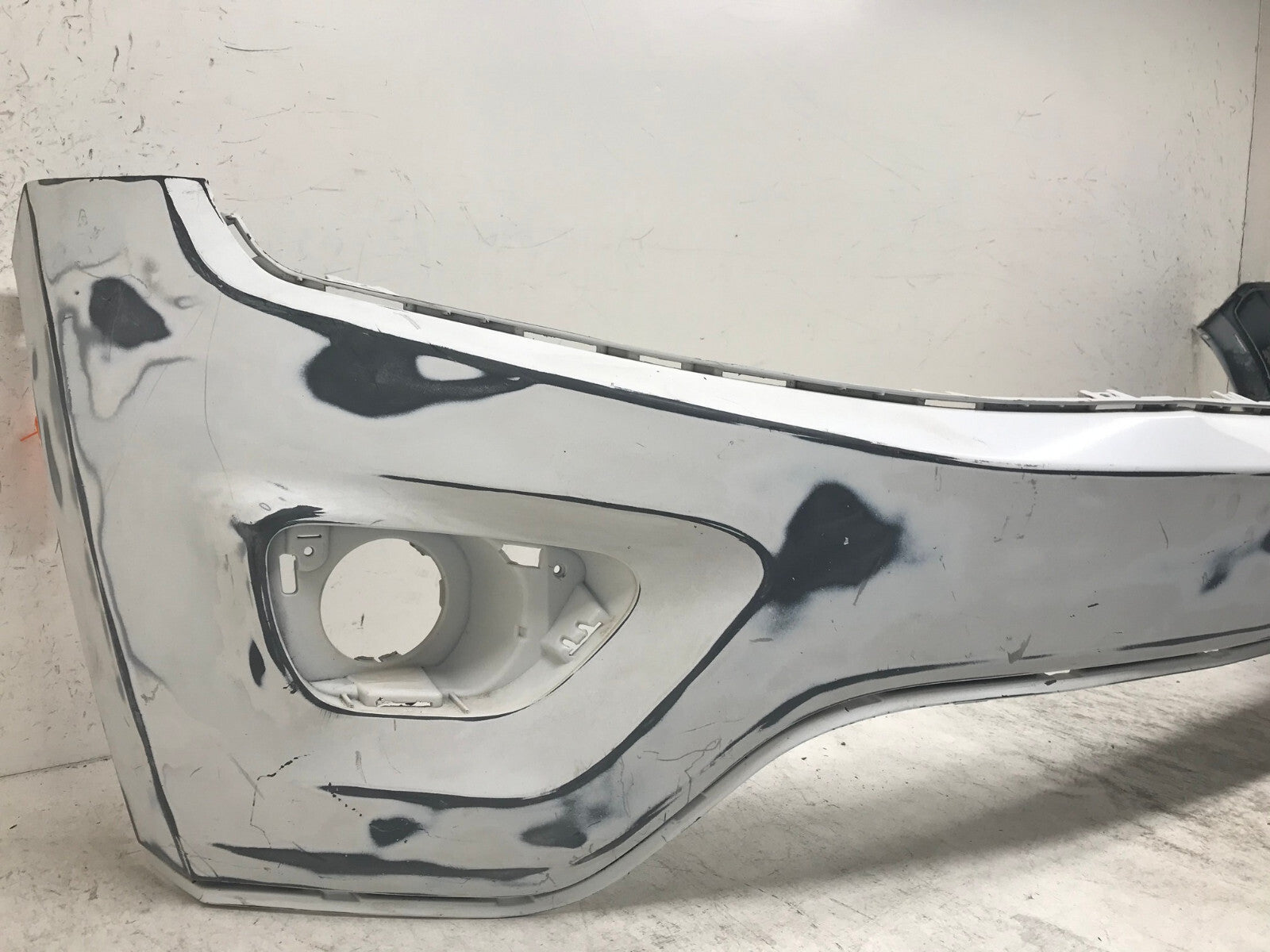 Front Upper Bumper Cover White 14 15 16 Jeep Grand Cherokee 1WL27TZZAC OEM