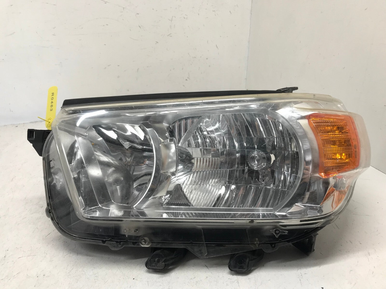 Headlight Damaged Driver LH Left 4 Runner 2010-2013 8117035520 OEM