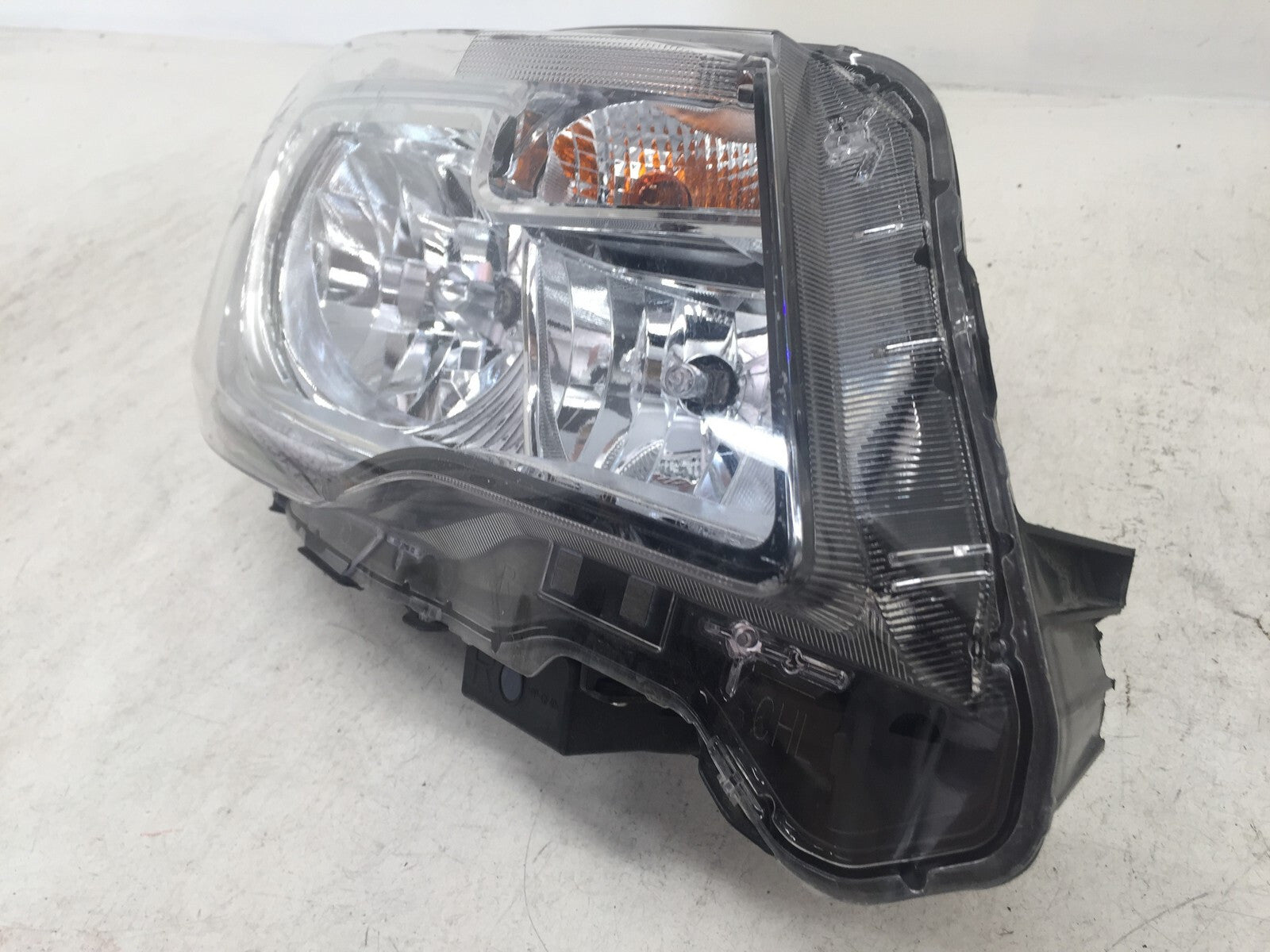 Headlight Damaged Halogen Lamp Right Passenger Subaru Forester 2017-2018 OEM