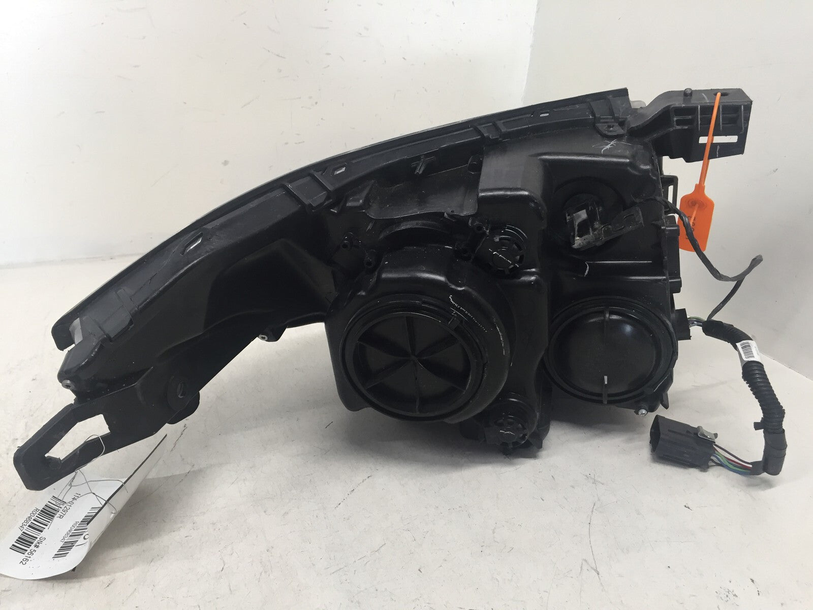 Halogen Headlight Damaged Rigt Passenger Cadillac SRX 2010-2013 22853873 OEM