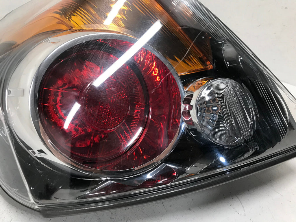 Tail light Damaged Left LH Driver Nissan Altima 2007-2009 26555ZN50A OEM