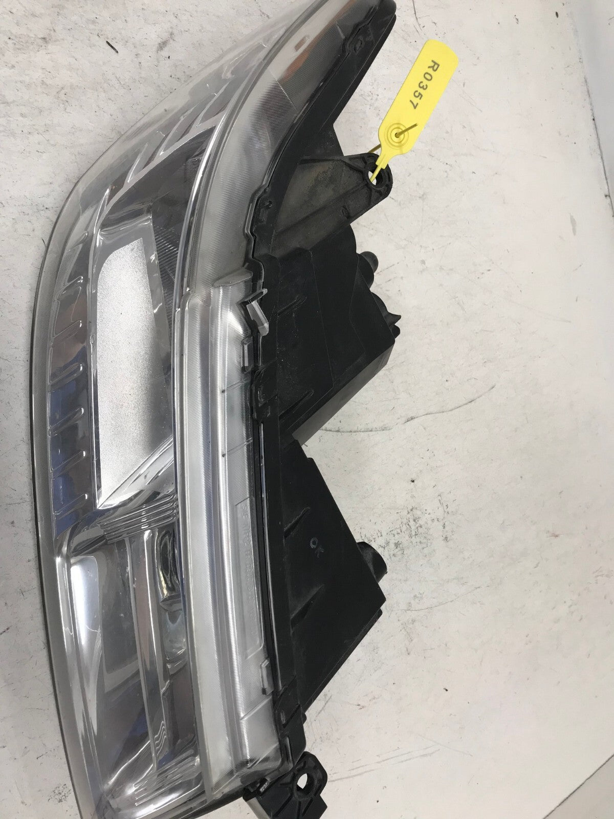 Headlight Damaged Passenger RH Right 2009-2020 Dodge Journey 5116288AA OEM
