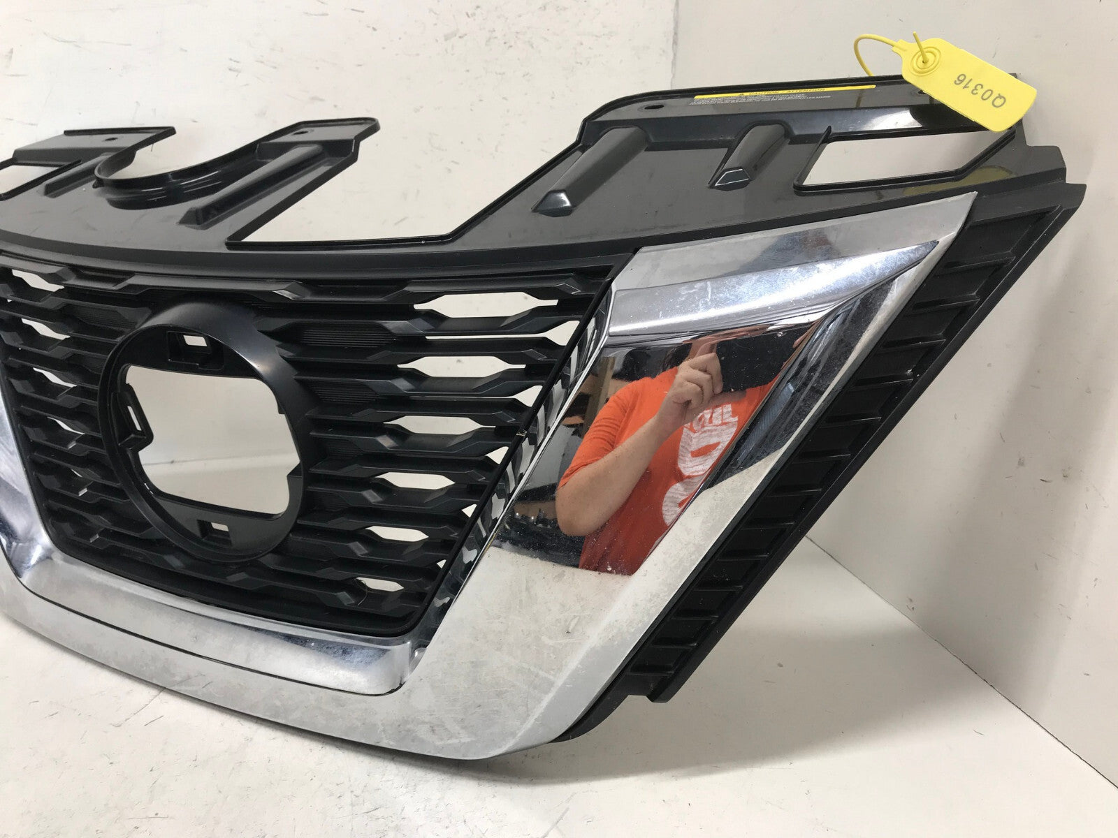Grille Grill 2016-2018 Nissan Rogue 62310-5HR0A OEM