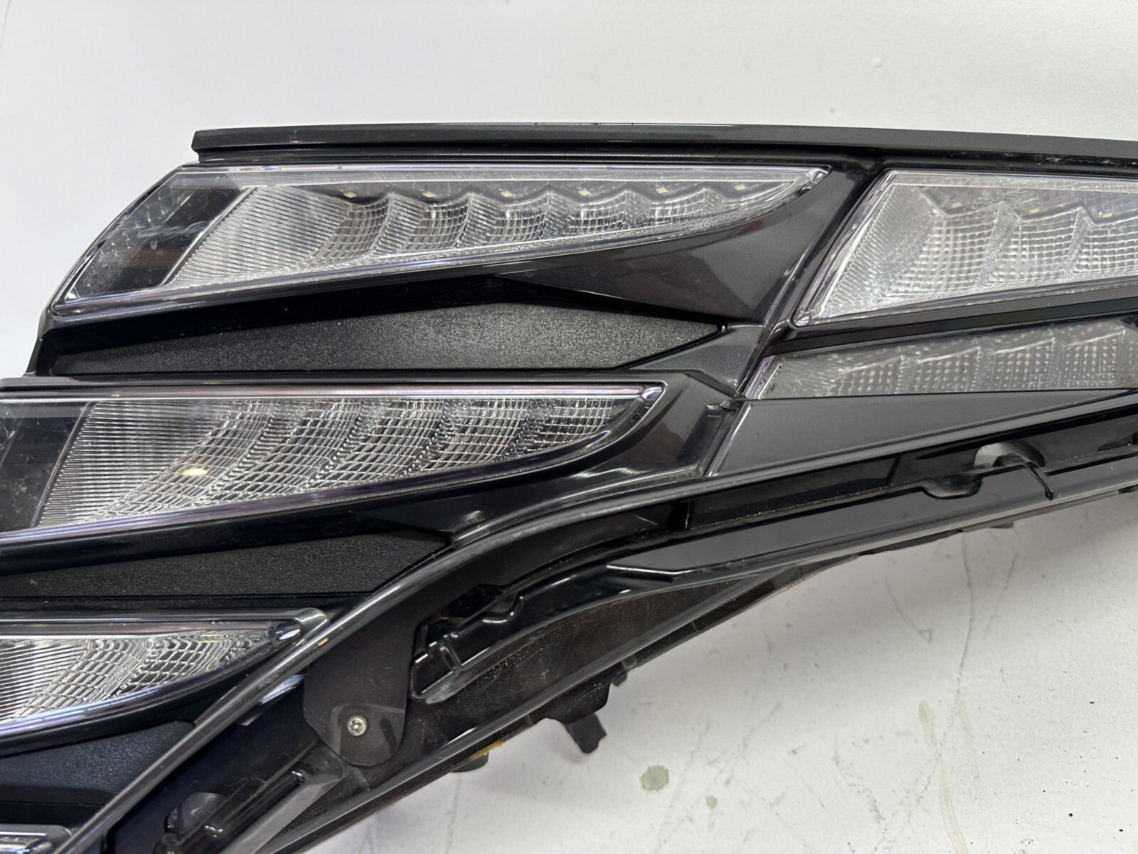 Headlight Damaged Left Driver LH 2022 2023 Hyundai Tucson 92207-CW010 OEM