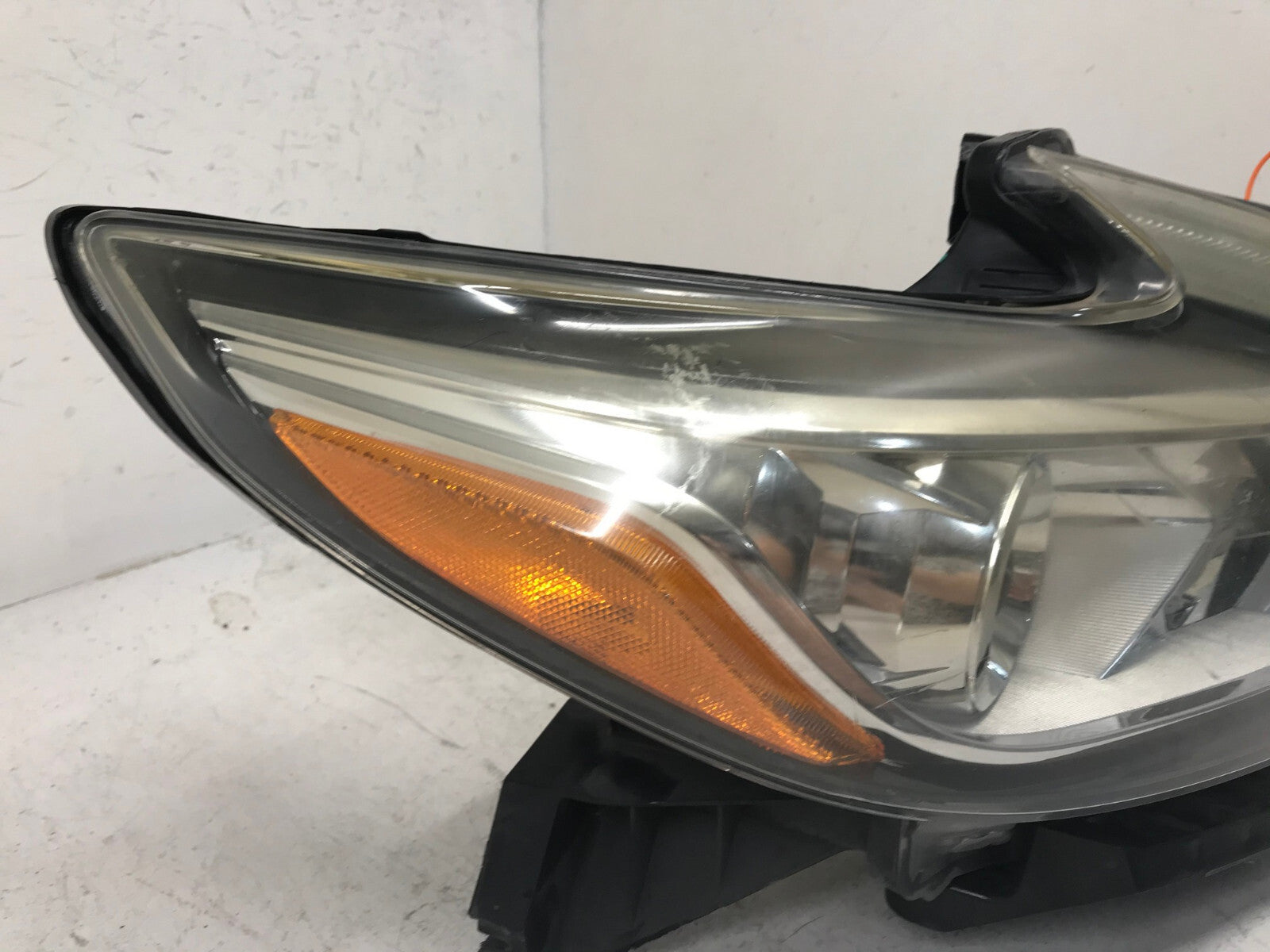 Headlight Damaged passenger RH 2016 2017 2018 Nissan Altima R 260109HS0A OEM