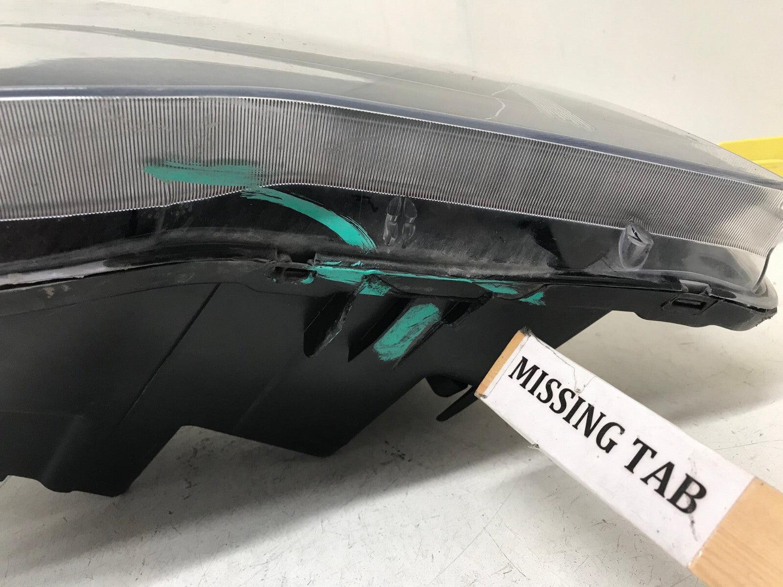 Halogen Headlight Damaged Passenger RH Grand Caravan Town & Country 14-20 OEM