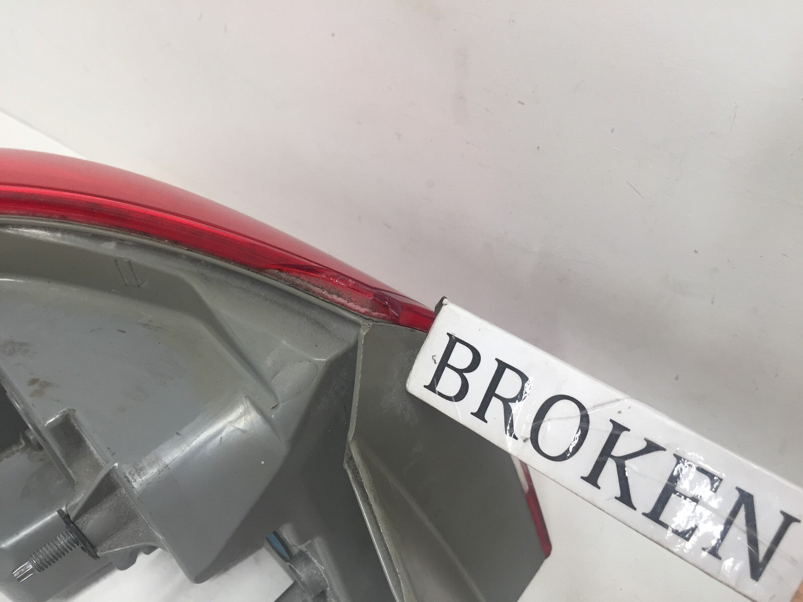 Tail light Damaged Passenger Side RH 2013 2014 2015 183446-02 OEM