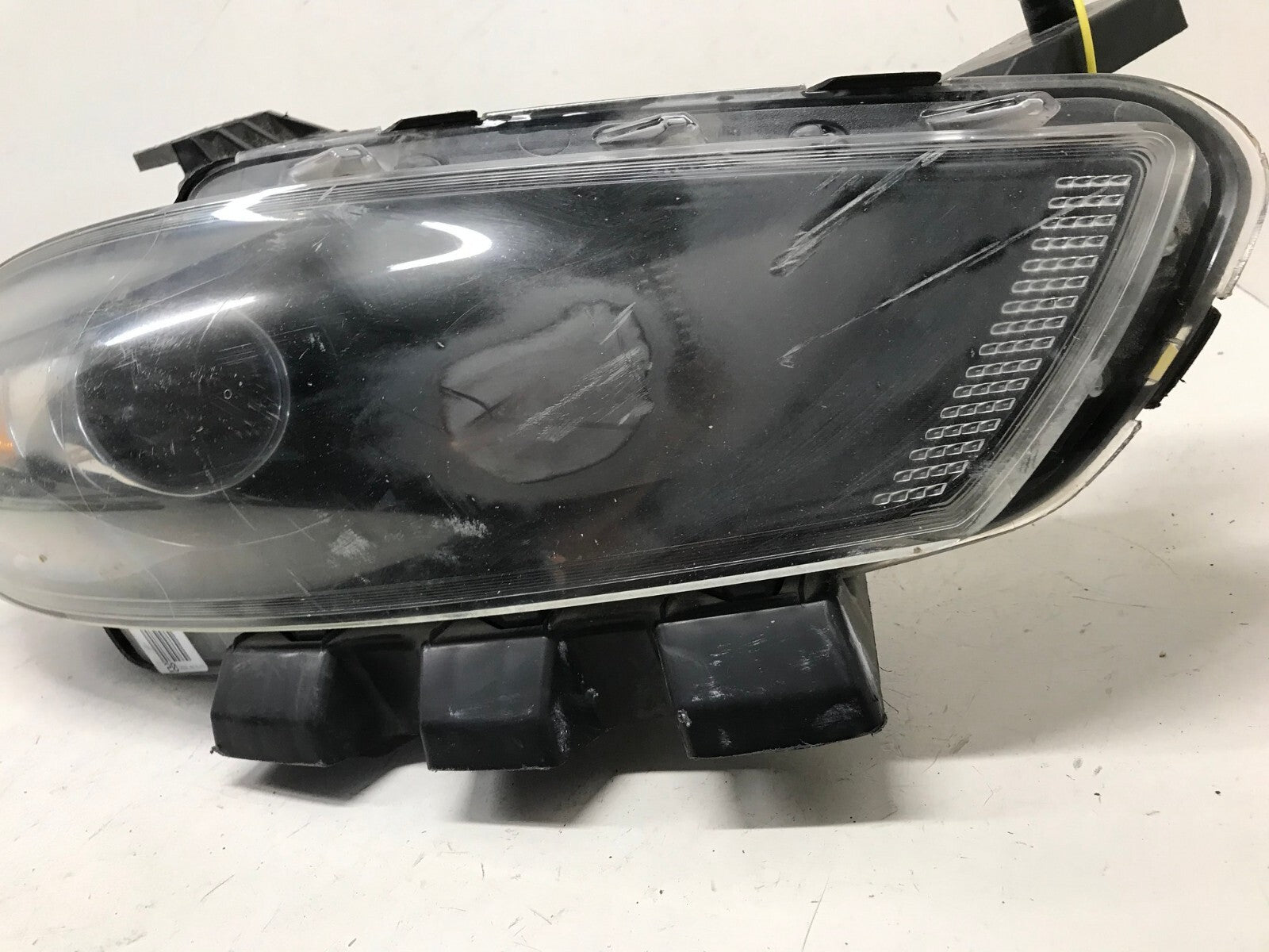 Headlight Damaged Right passenger RH 2013-2016 Dodge Dart 68085140AI OEM