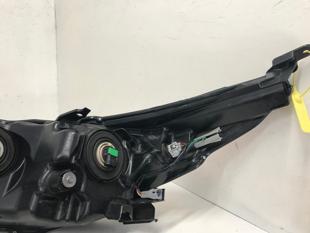 Headlight Damaged Passenger Right RH Toyota Highlander 2014-2016 811100E250 OEM