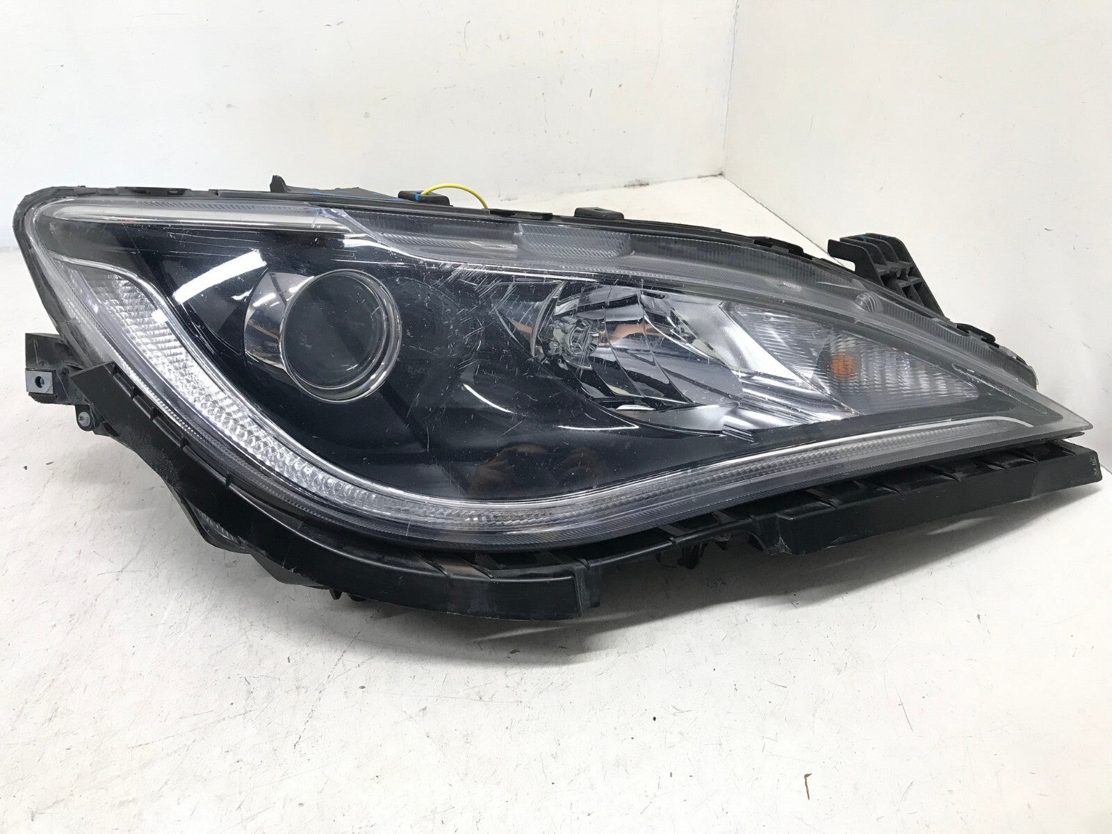 Headlight Damaged Lamp Passenger RH Chrysler Pacifica 2017-2020 68228946AE OEM