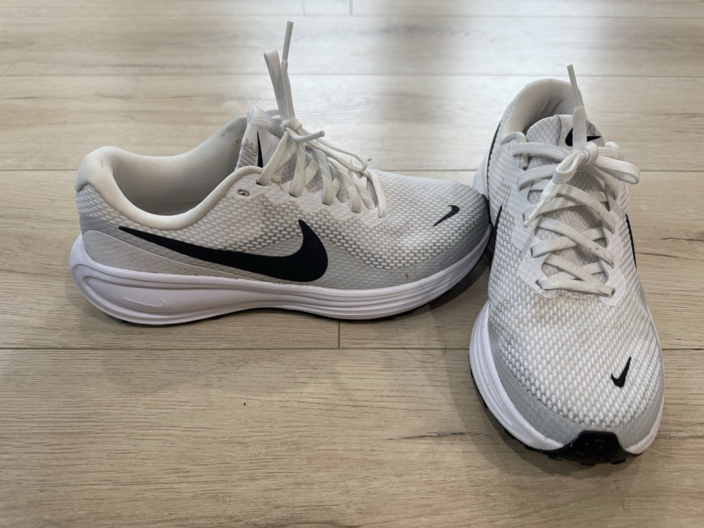 Nike Training Shoes Womens Size 7.5 Black / White Comfort Footbed