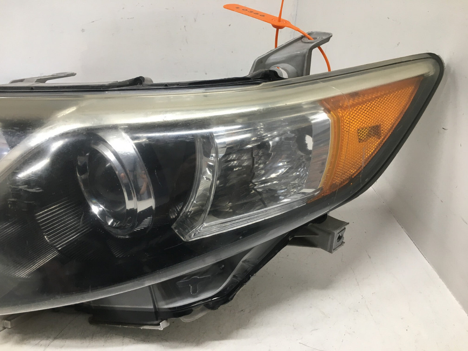 Projector Headlight Damaged Lft Driver LH Toyota Camry SE 12-14 81150-06800 OEM