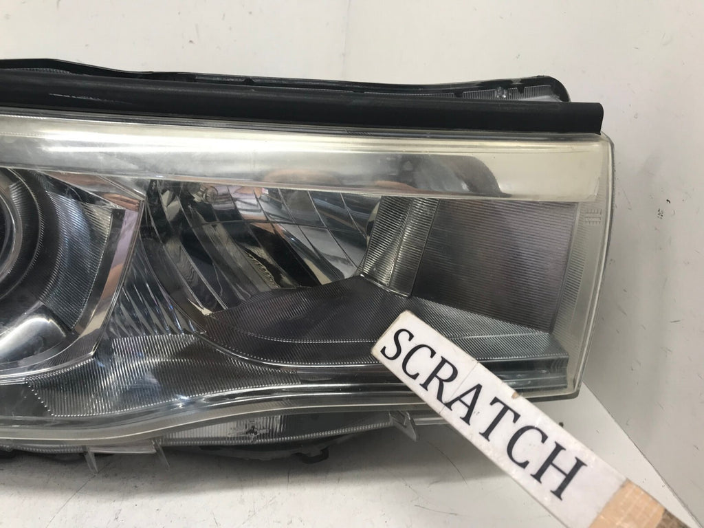 Headlight Damaged Right RH Toyota Highlander LE XLE 2014-2016 81110-0E250 OEM