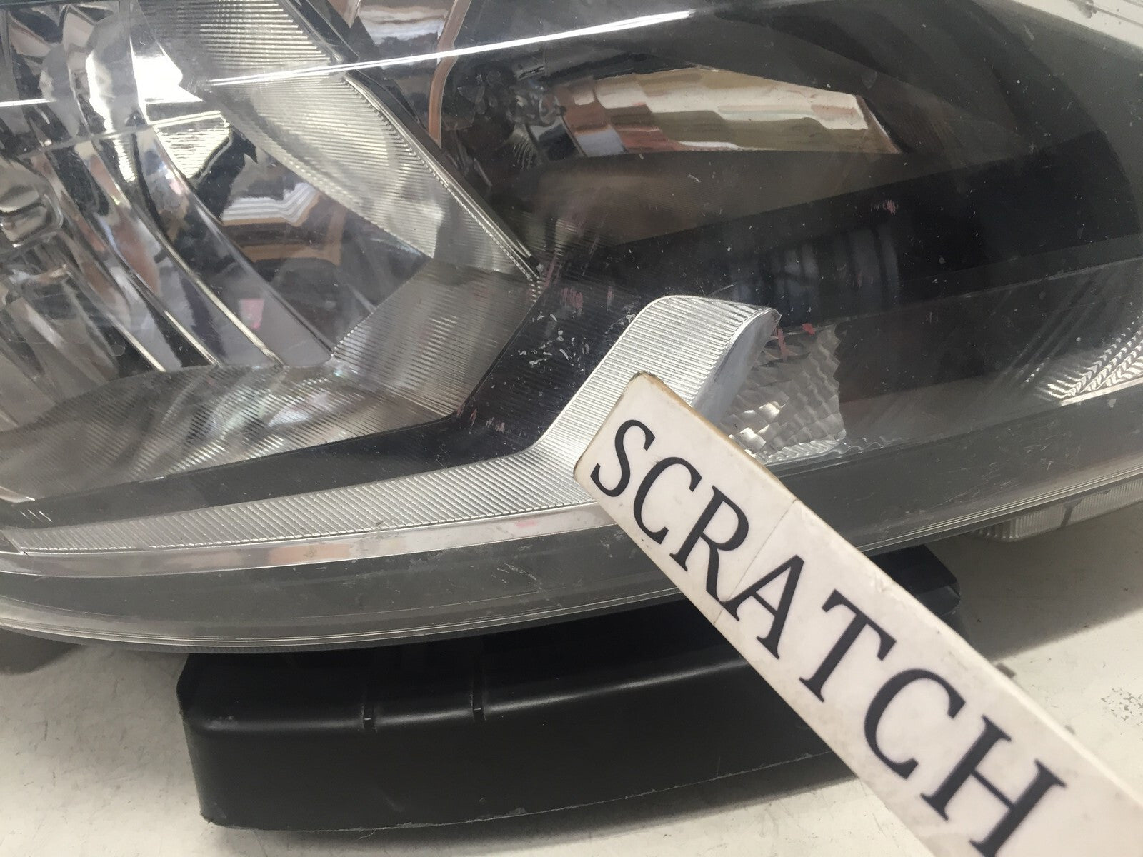 Headlight Damaged Halogen Passenger RH Nissan Sentra 16-2018 26010-3YU0A OEM