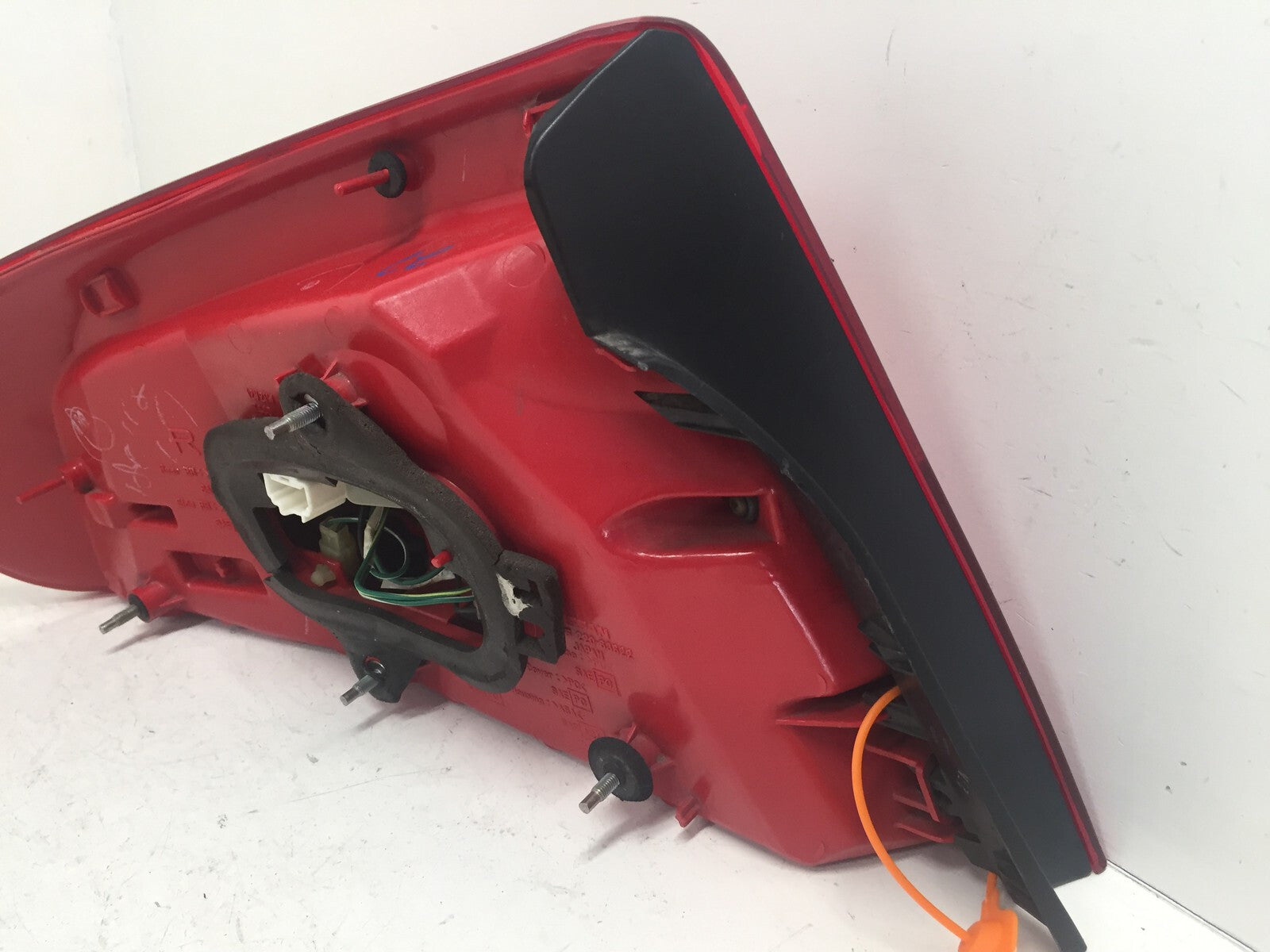 Taillight Damaged RH Right Passenger Infiniti G35 2003 2004 220-63622 OEM
