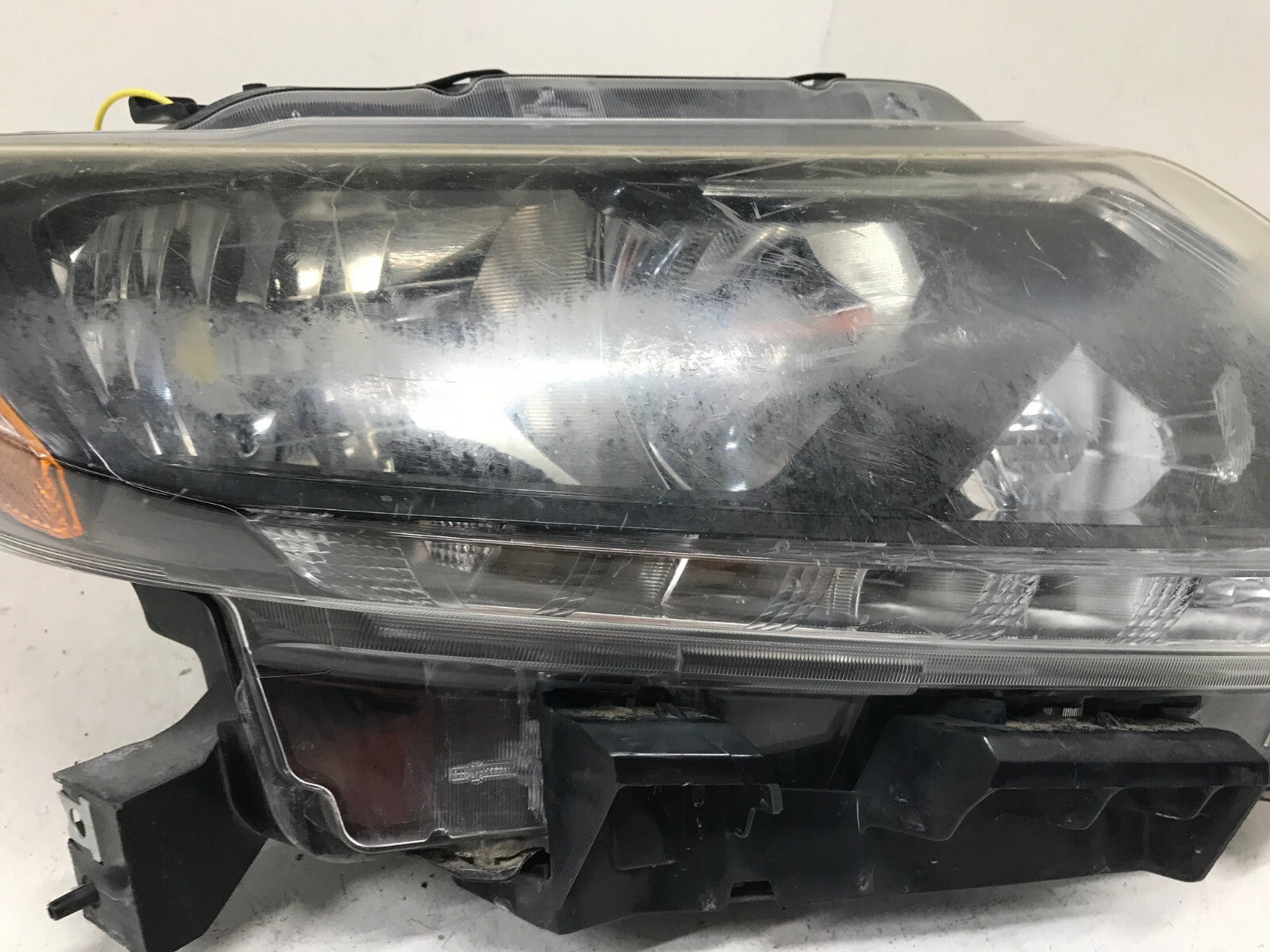 Headlight Damaged Passenger RH Nissan Rogue Truck SUV 2014-2016 260104BA0A OEM