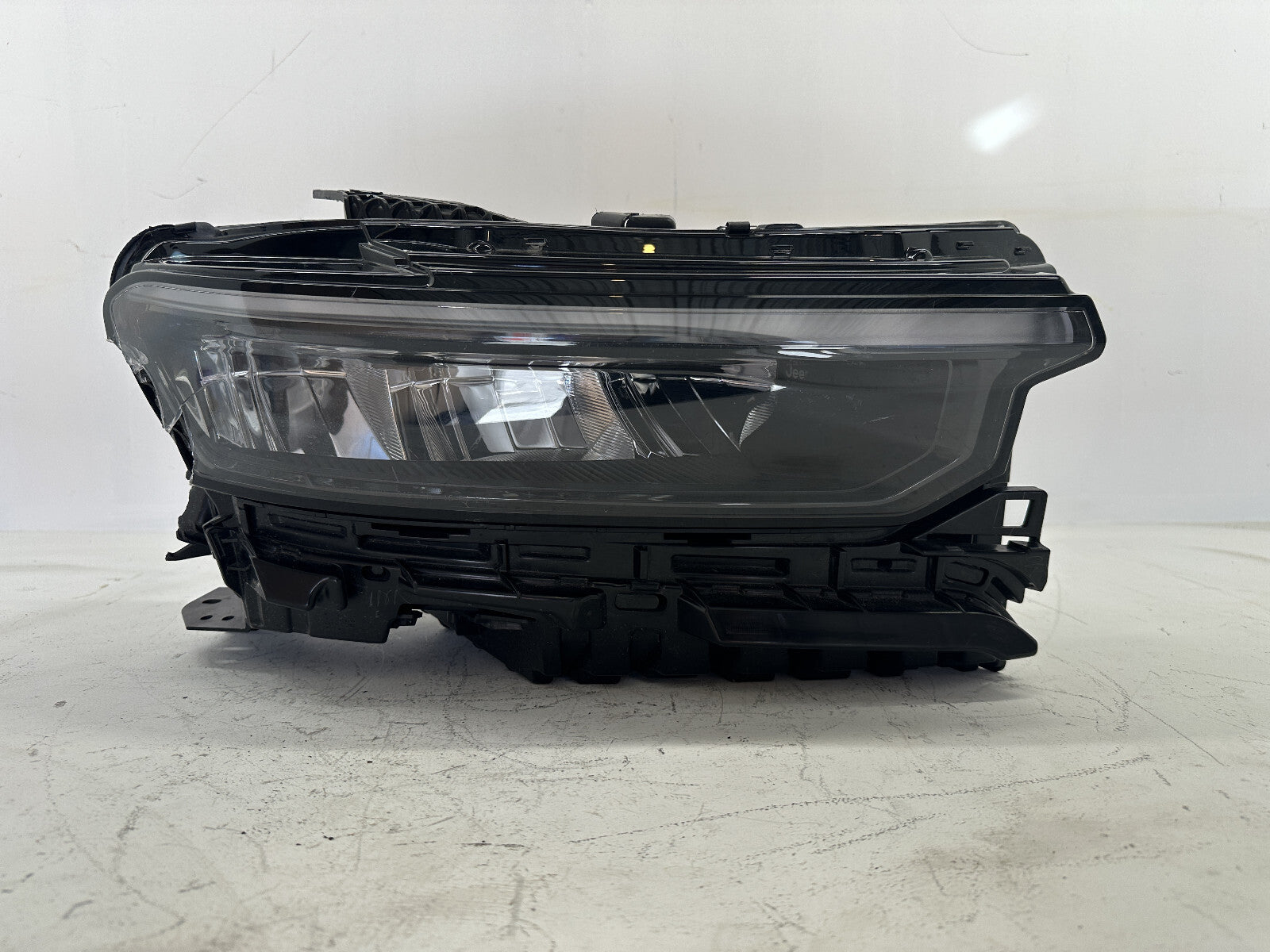 Headlight Damaged Passenger RH 2021-2024 Jeep Grand Cherokee 68376992AE OEM