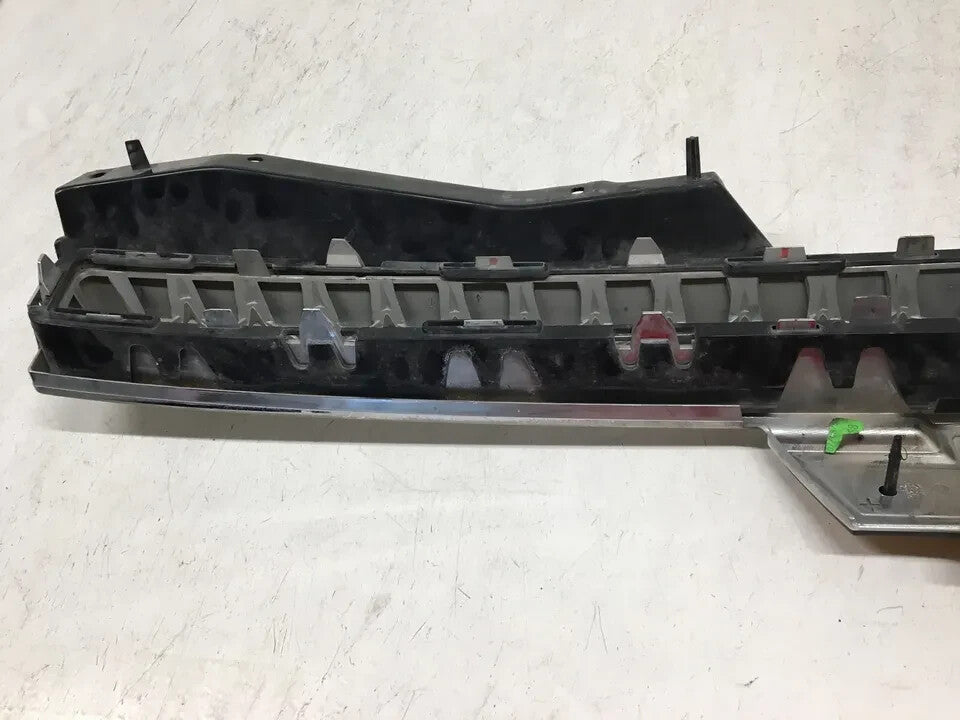 Upper Grille Grill Chevrolet GM Suburban 1500 07 08 15208000 Original
