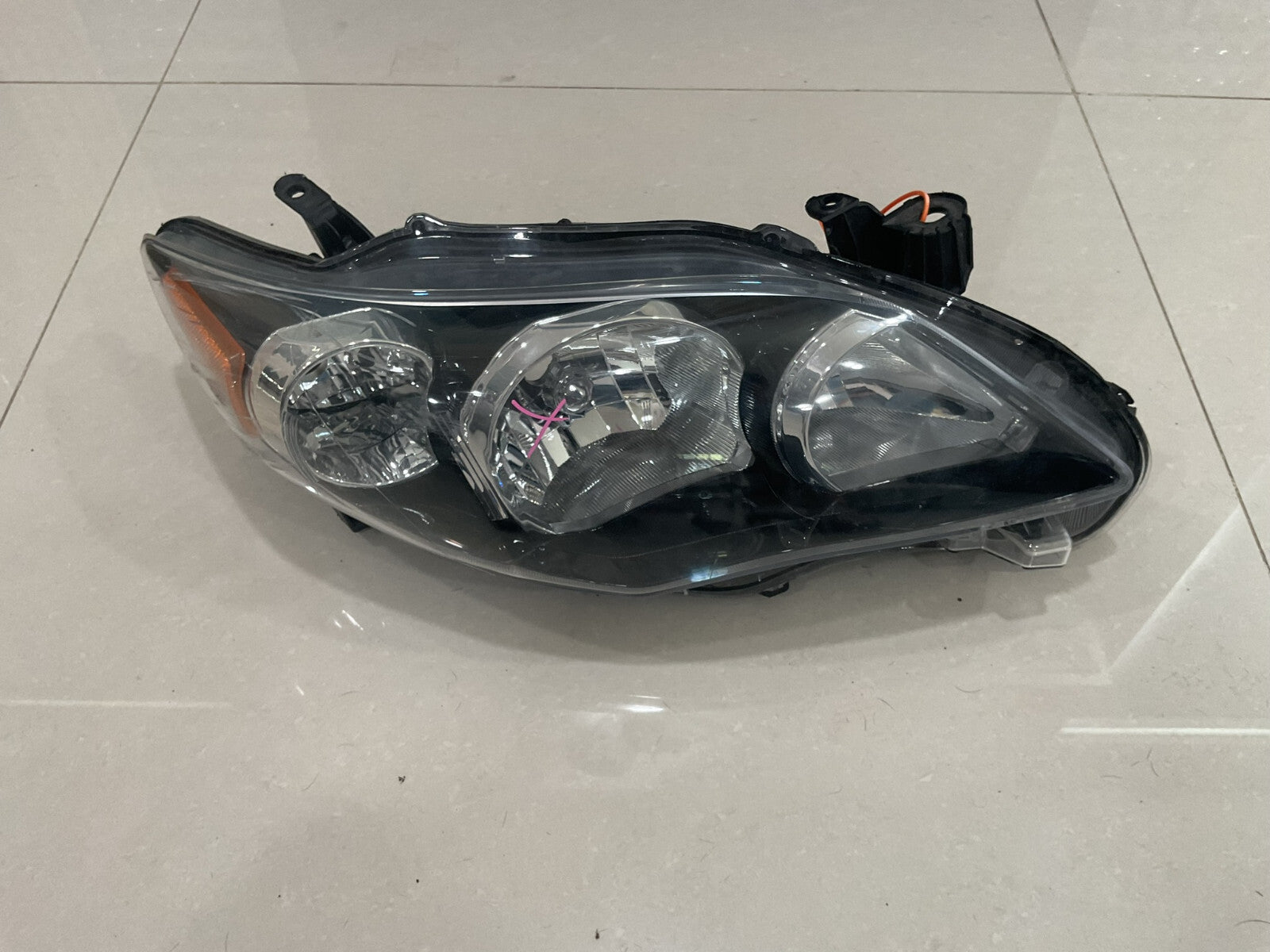Headlight Damaged Right Passenger RH 2011-2013 Toyota Corolla 08-312-11C5R OEM