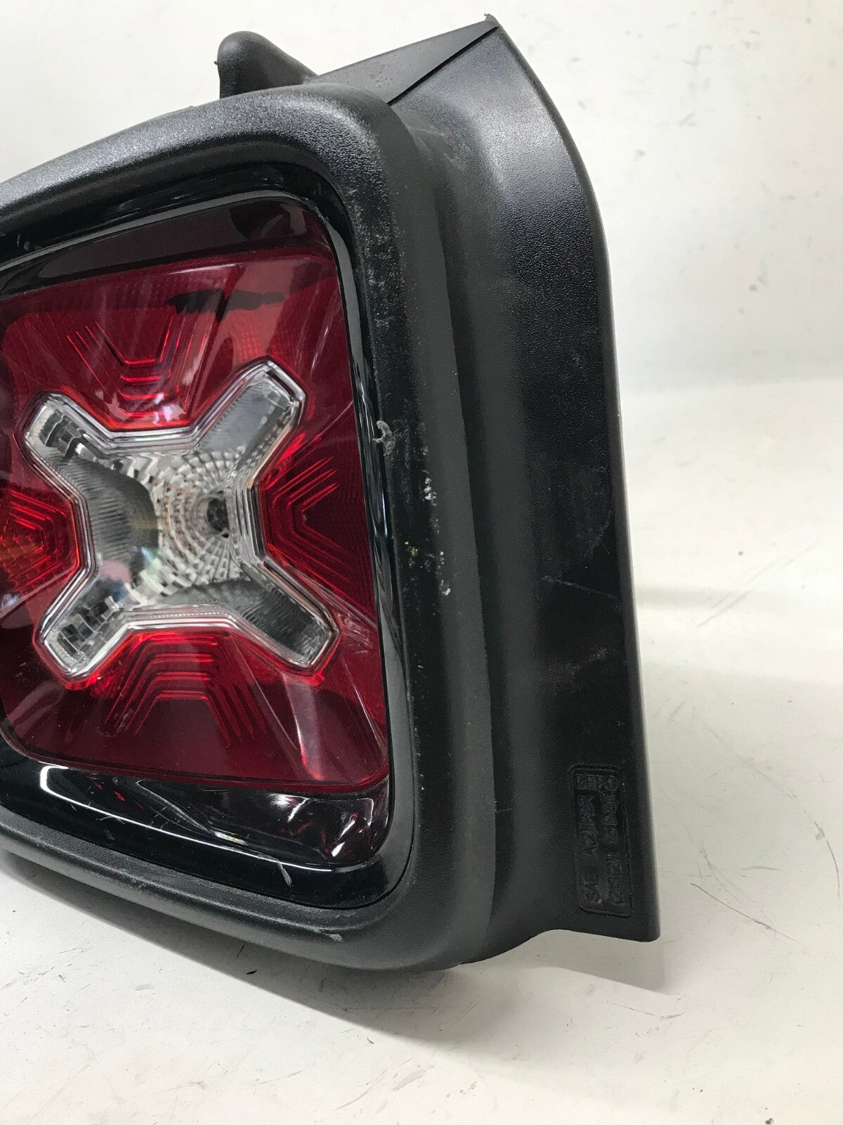 Tail light Damaged Driver LH Left 2015-2023 Jeep Renegade CAPA