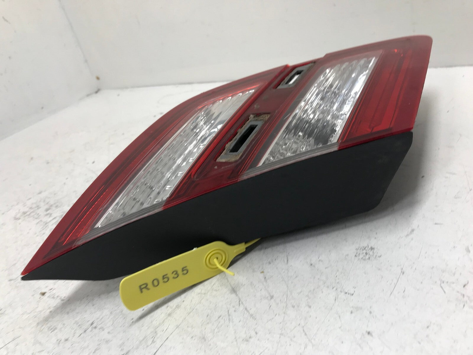 Tail light Damaged Right RH 13 14 15 16 17 18 19 Taurus SDN DG13-15B502-A OEM