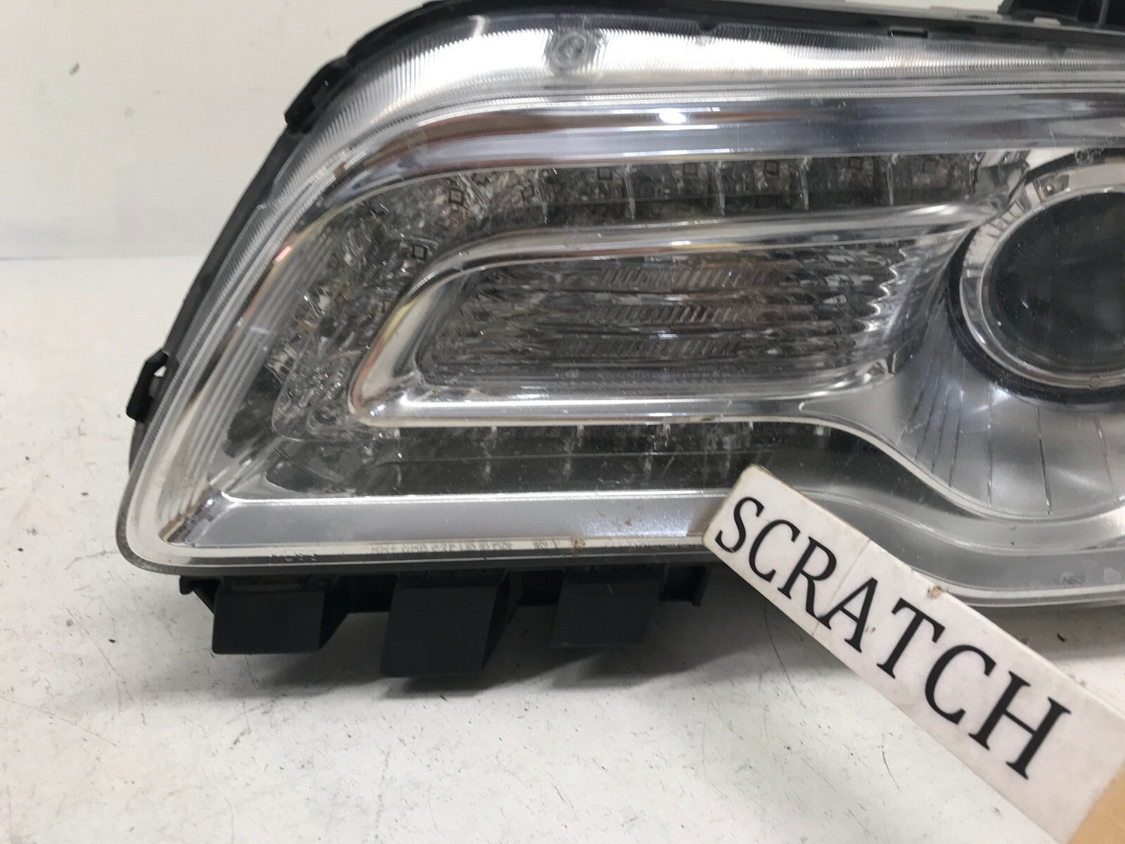 Halogen Headlight Damaged Left Driver LH Chrysler 300 2018-2021 68269811AC OEM