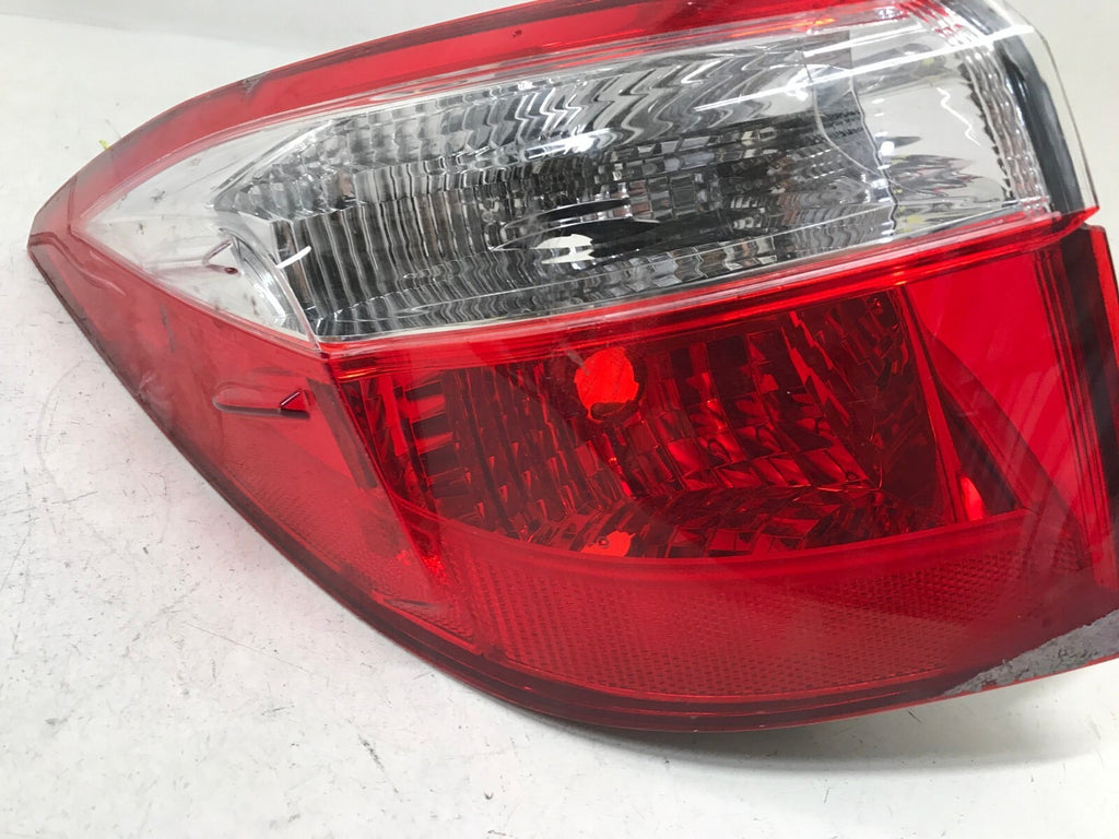Tail light Damaged LH Driver 17 2018 2019 Toyota Corolla 81550-02B00 OEM