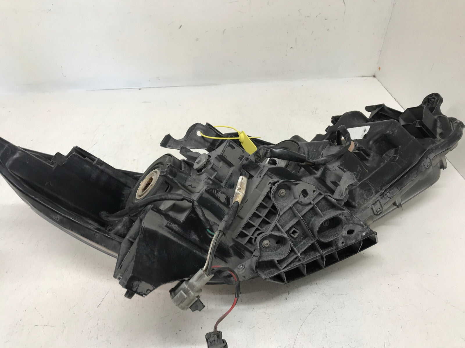 Headlight Damaged Left LH Driver Nissan Altima 2016-2018 260609HS0A OEM
