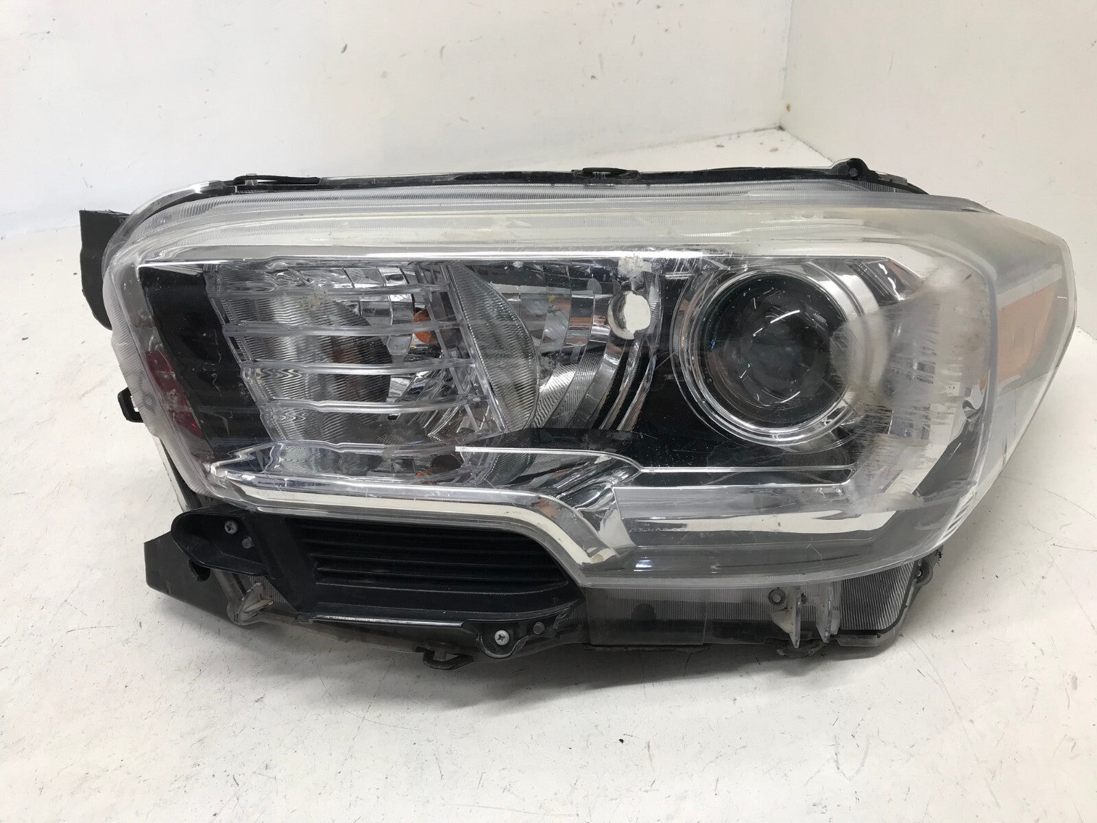 Headlight Damaged Left LH Driver Toyota Tacoma 2016-2022 CAPA